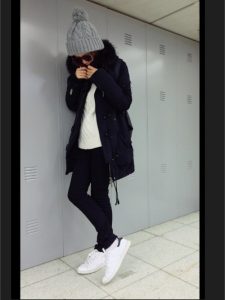 Knit and a hat and white sneakers are the N-3B coordinates of the point!